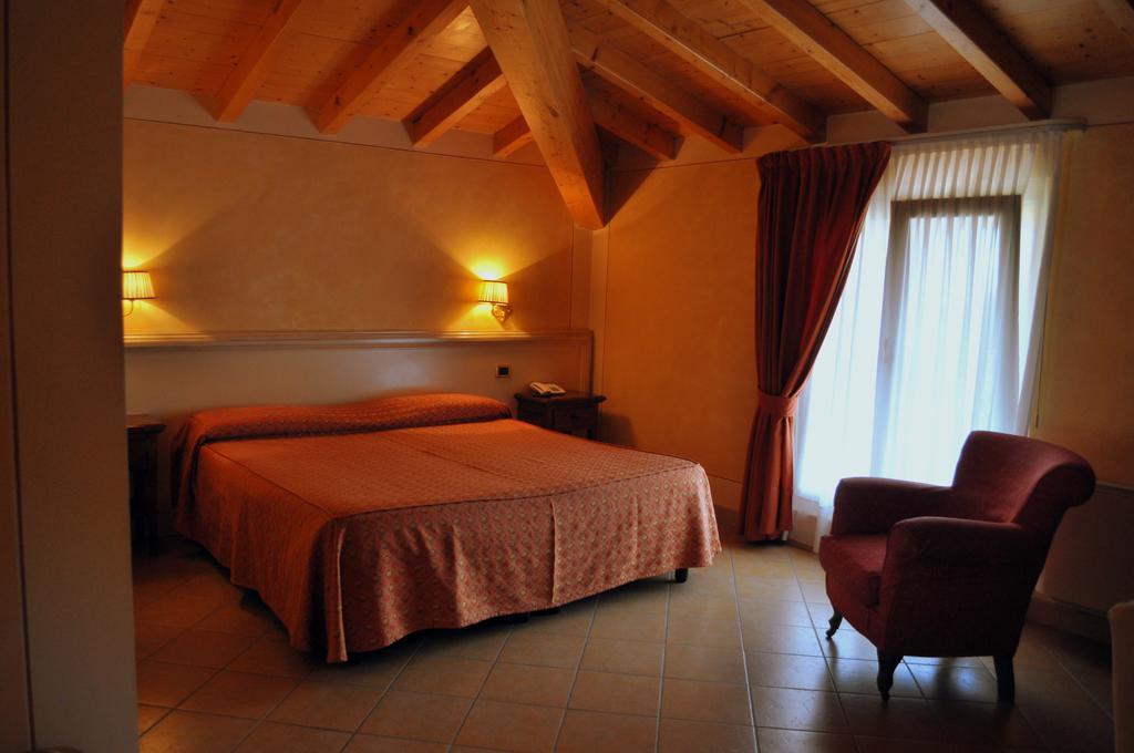 Hotel La Corte Bedizzole Szoba fotó