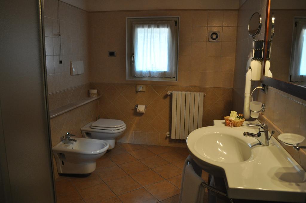Hotel La Corte Bedizzole Szoba fotó